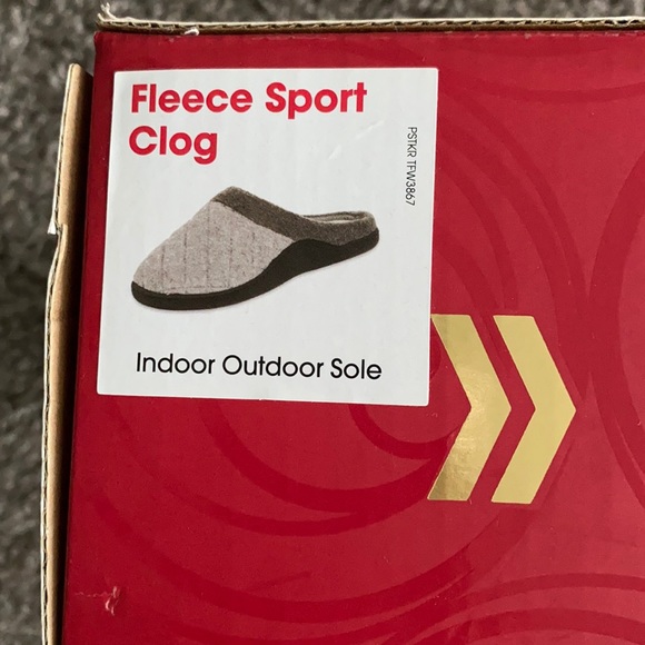 New in Gift Box-Isotoner Holiday Slippers - Picture 5 of 9